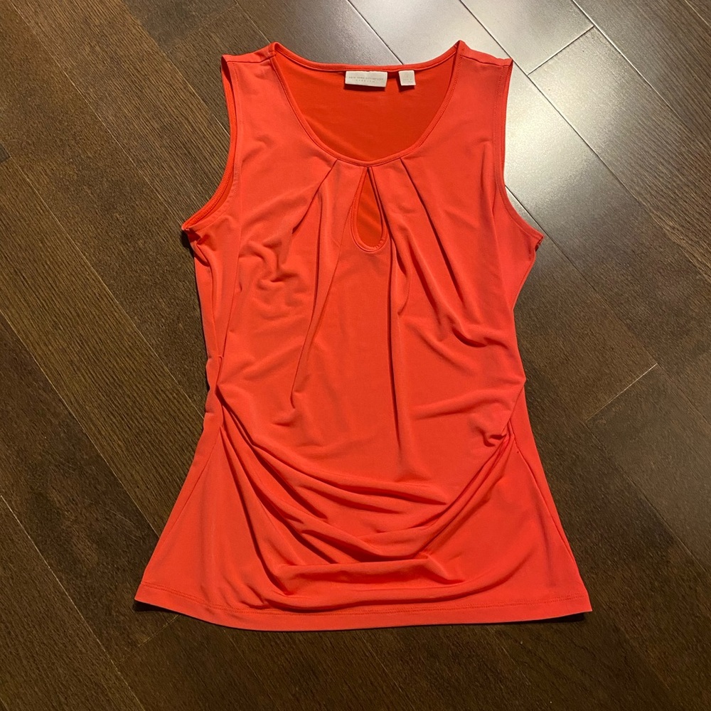 Coral top w/keyhole neck